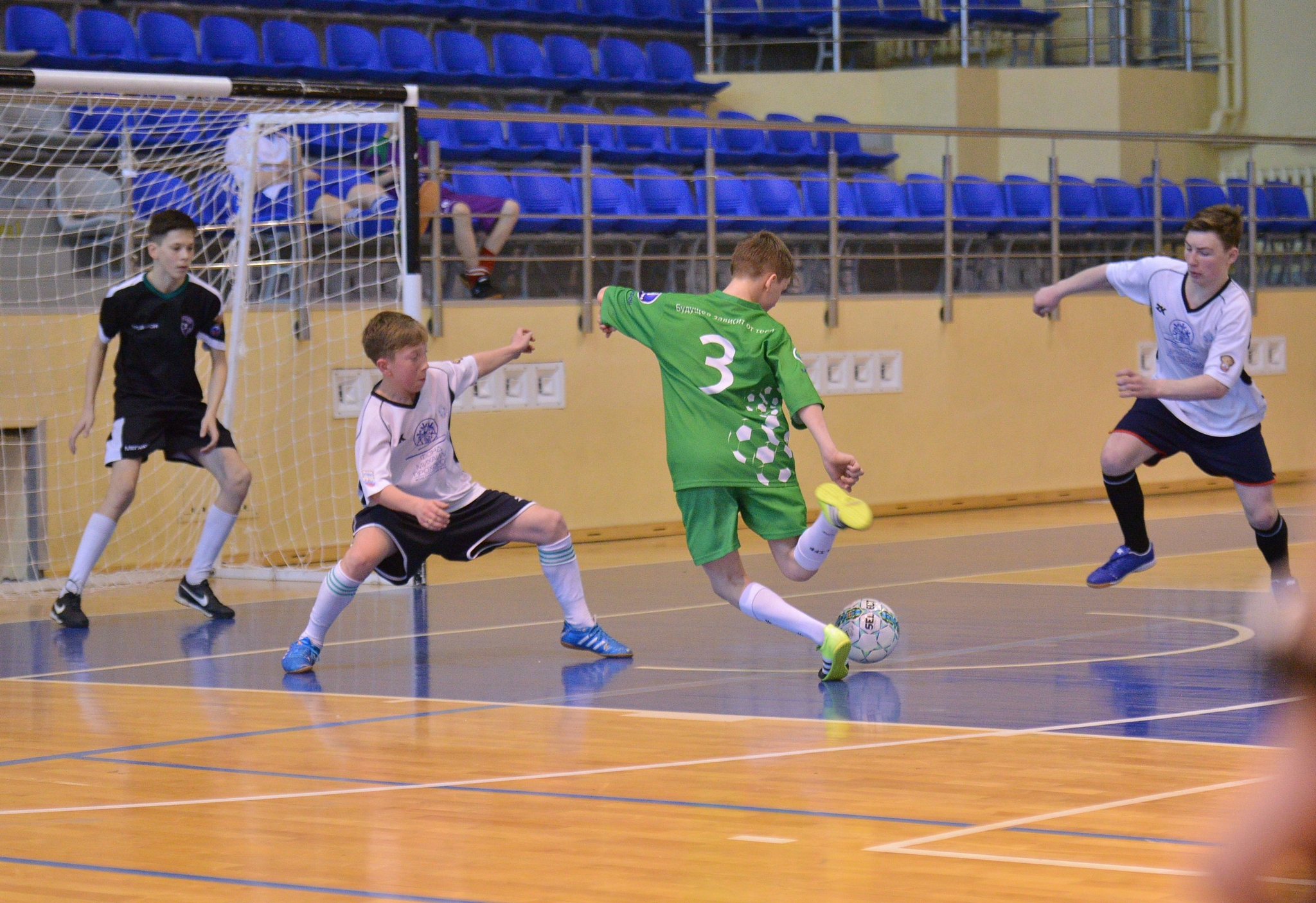 Юные футболисты начинают борьбу за поездку в Лондон