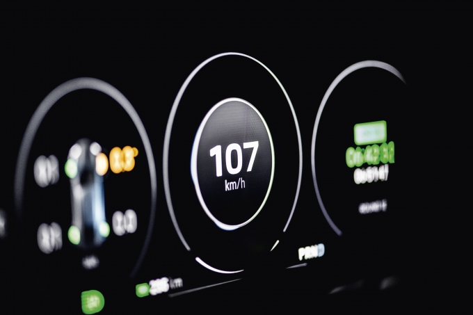 Porsche Mission E Cross Turismo: три весёлых буквы