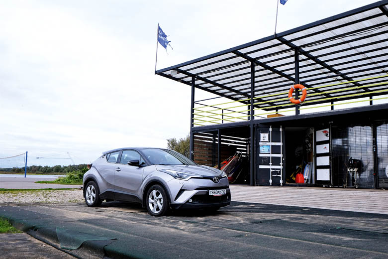 Приверженцы каплевидных бутылок. Тест-драйв Toyota CH-R