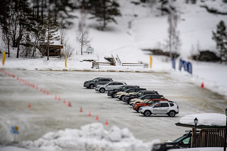 Ты сможешь, ты сильный! Школа зимнего вождения Renault